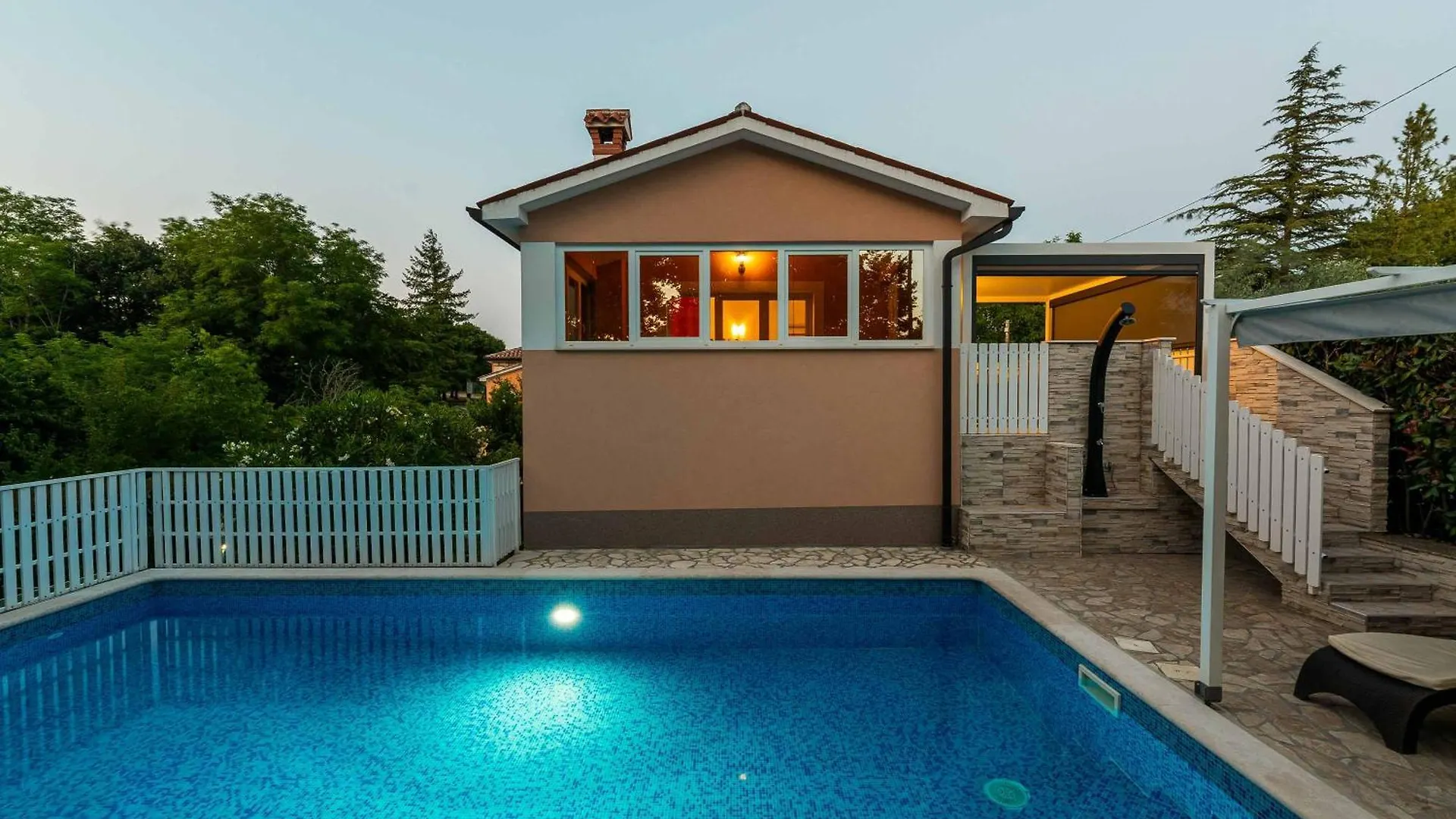 Villa Twilight Orange Šumber