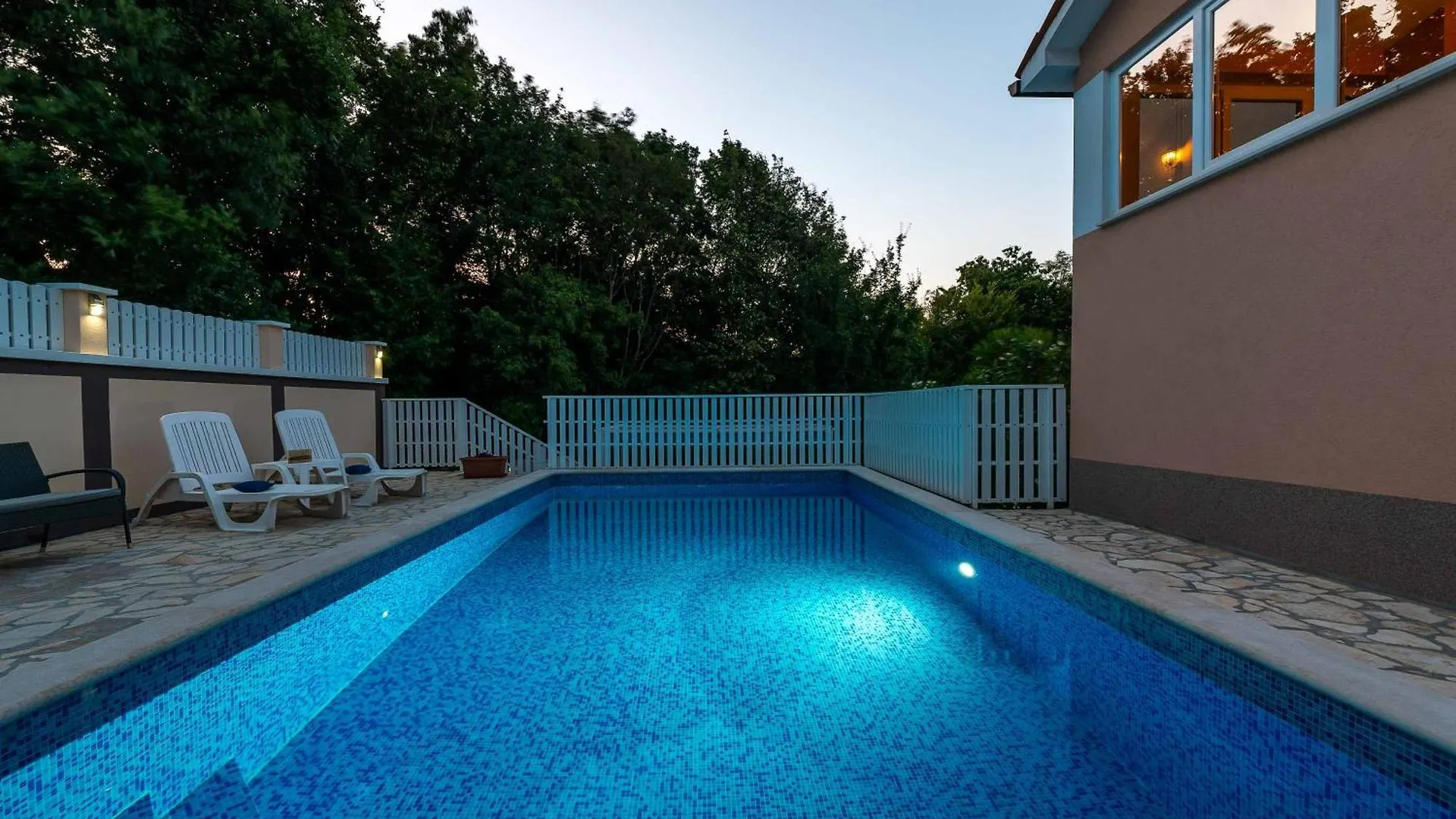 Villa Twilight Orange Šumber