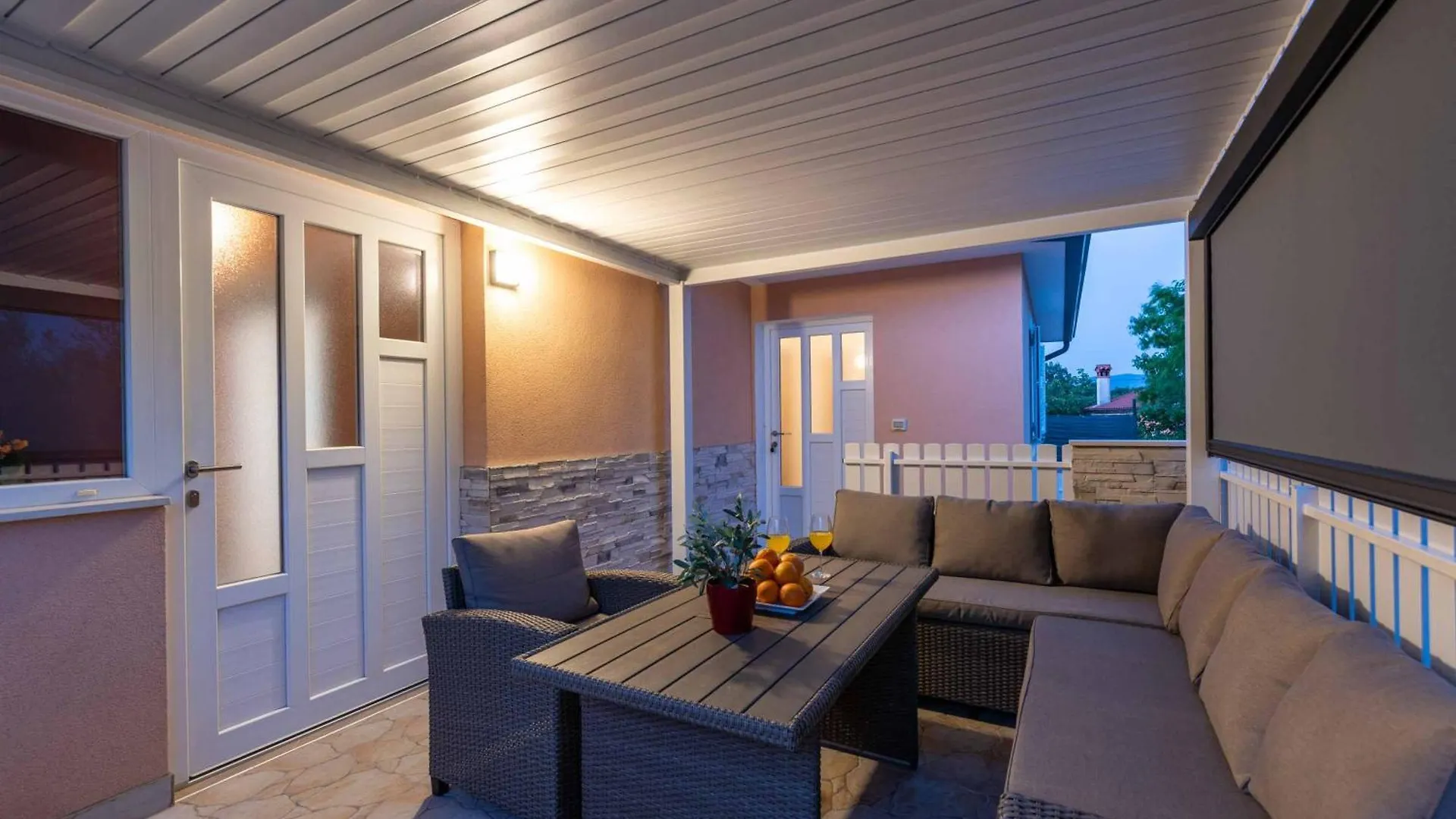Villa Twilight Orange Šumber